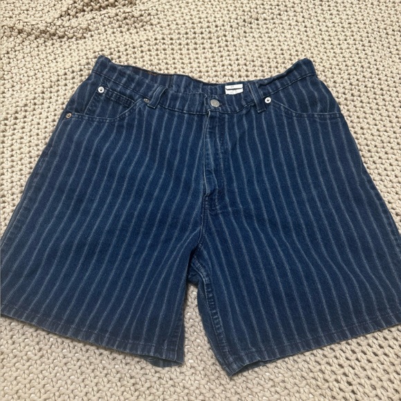 Levi’s Vintage PinStripe Blue Jean Loose Fit Size 12 Shorts - Picture 3 of 8
